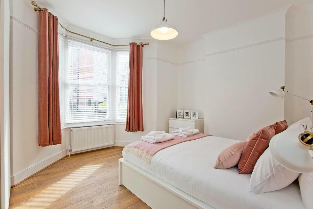 Апартаменты Highbury Fieldway Лондон Экстерьер фото